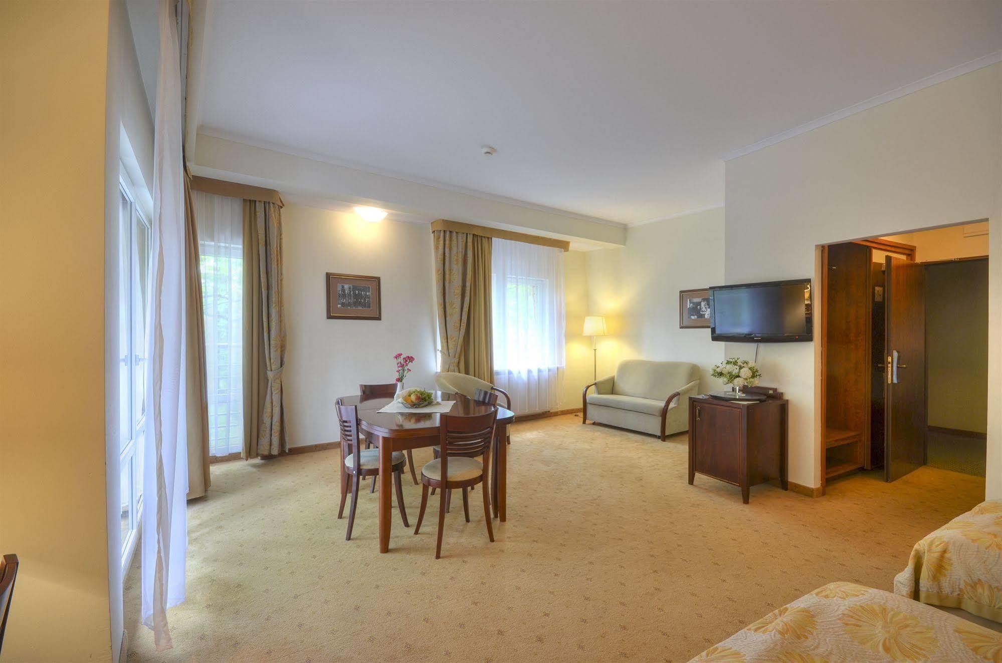 Hotel Moscicki สปาวา ภายนอก รูปภาพ